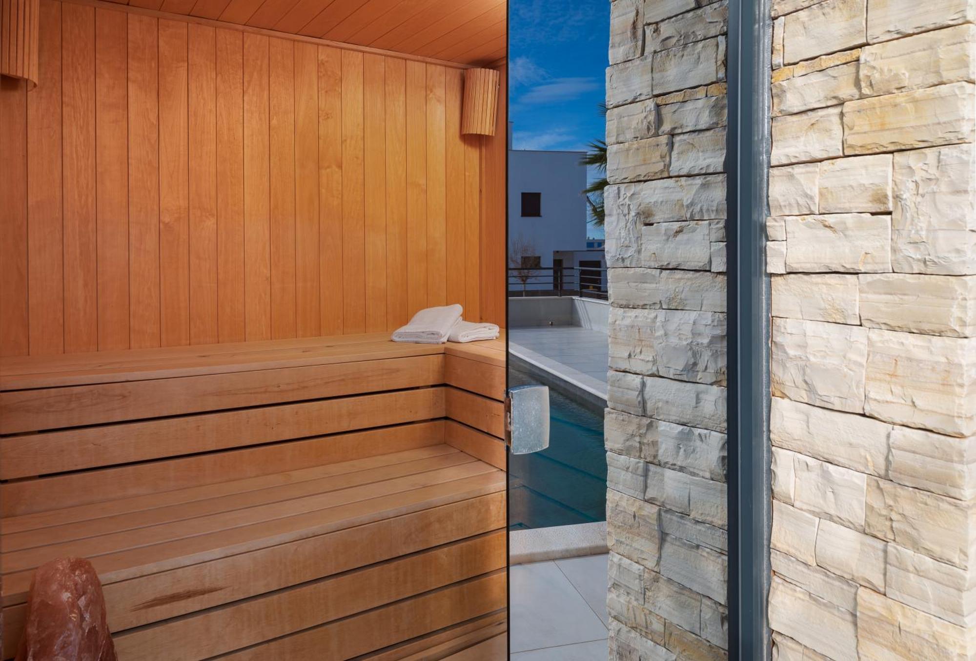Villa Roca With Heated Pool And Sauna ปริฟลากา ภายนอก รูปภาพ