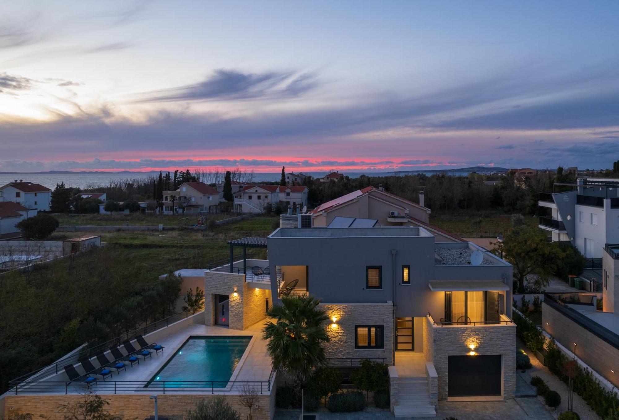 Villa Roca With Heated Pool And Sauna ปริฟลากา ภายนอก รูปภาพ