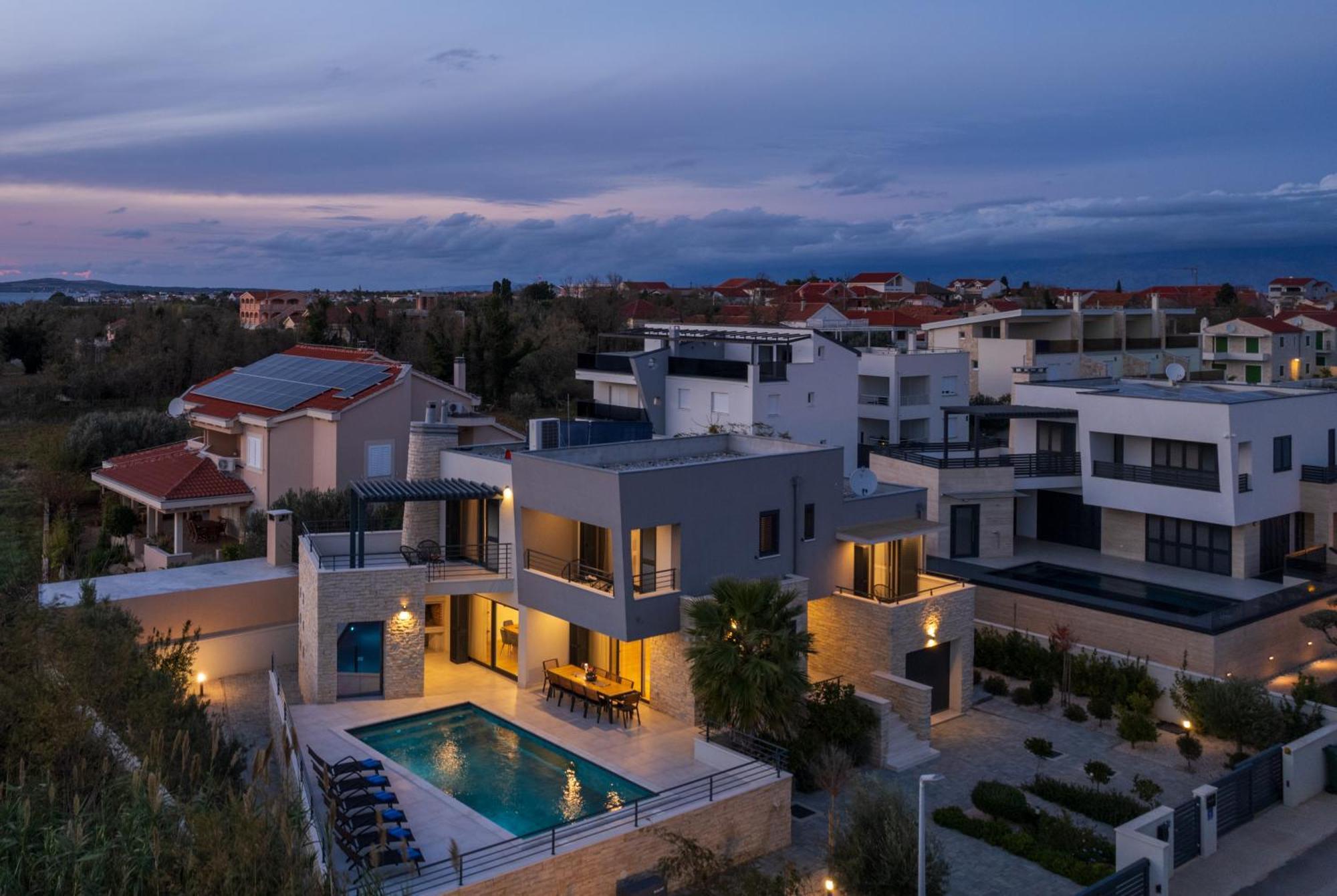 Villa Roca With Heated Pool And Sauna ปริฟลากา ภายนอก รูปภาพ